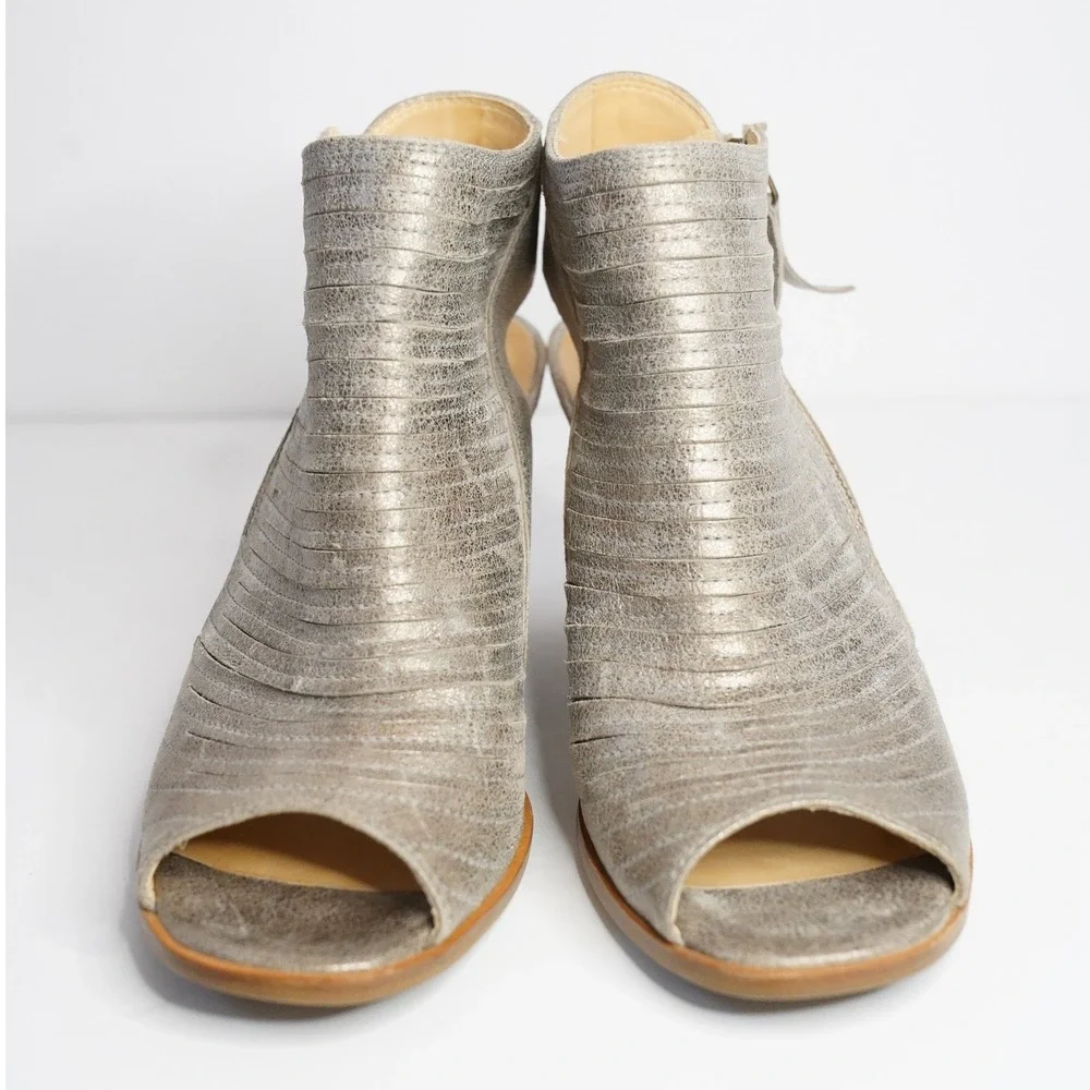 Paul Green,‎ Metallic Silver Peep Toe Heel Booties Size 8 Chunky Heel Side Zip